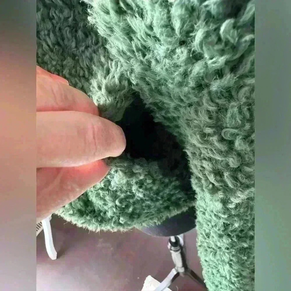 NEW BLANK NYC Faux Fur/Shearling Cropped Jacket~ Green Lights ~ Small 🧸 - Picture 3 of 9
